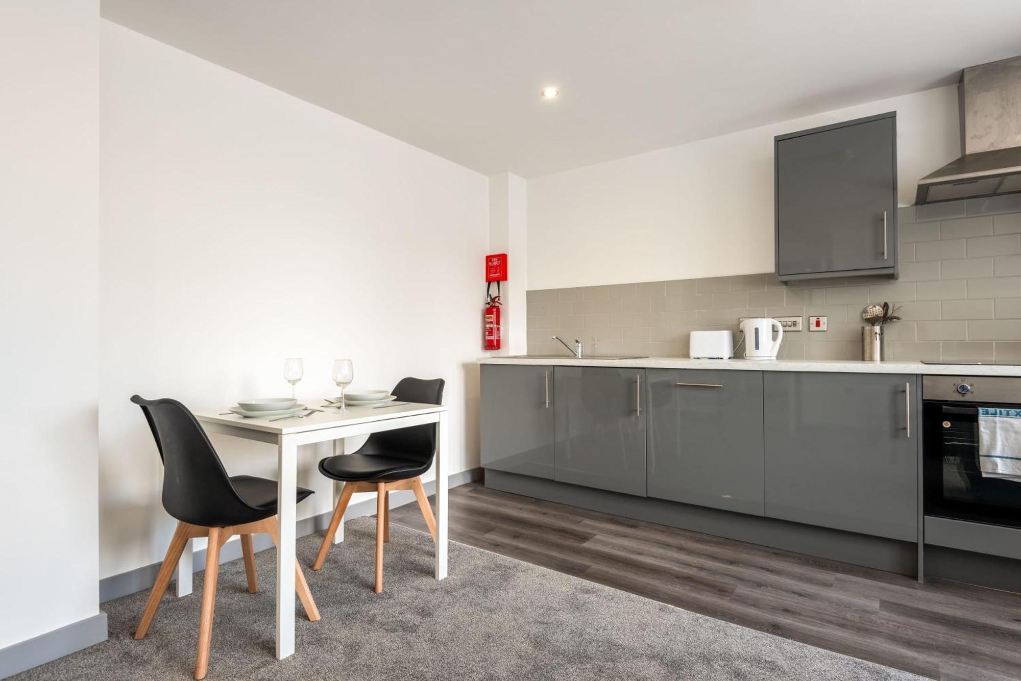 Modern 1 Bedroom Yeadon Apartment Exterior photo